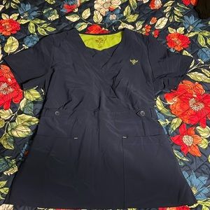 Medium scrub top